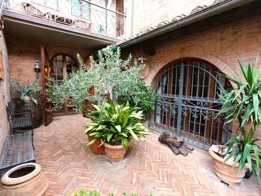 Villa Casa Lazzaro Al Centro Di Siena Exterior foto